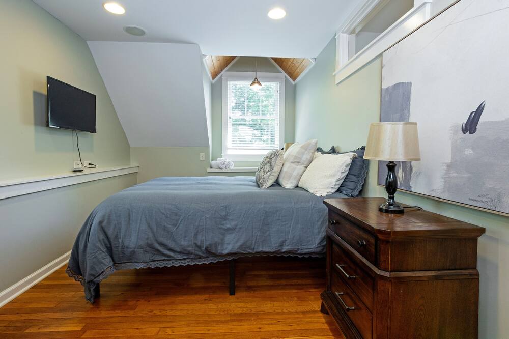 Photo of Bedroom in Arden