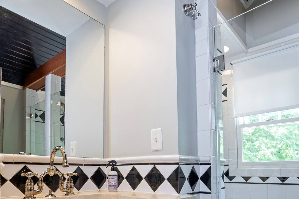 Photo of Bathroom in Arden