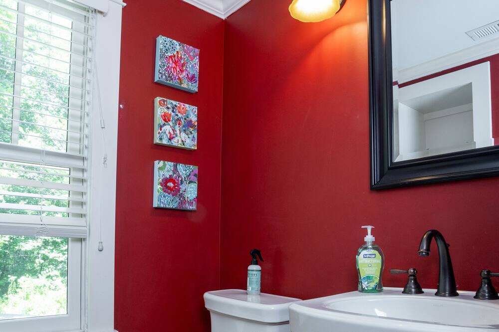 Photo of Bathroom in Arden
