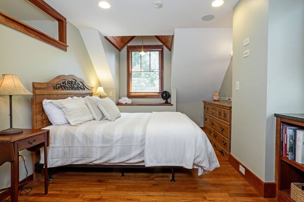 Photo of Bedroom in Arden