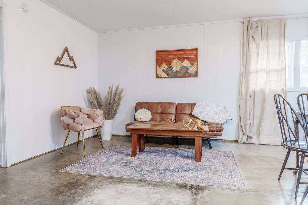 Photo of Livingroom in Cullowhee