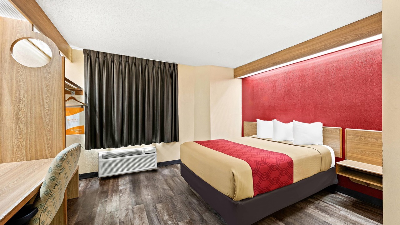 Photo of Bedroom in Pittsburg
