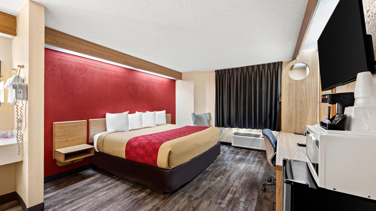 Photo of Bedroom in Pittsburg
