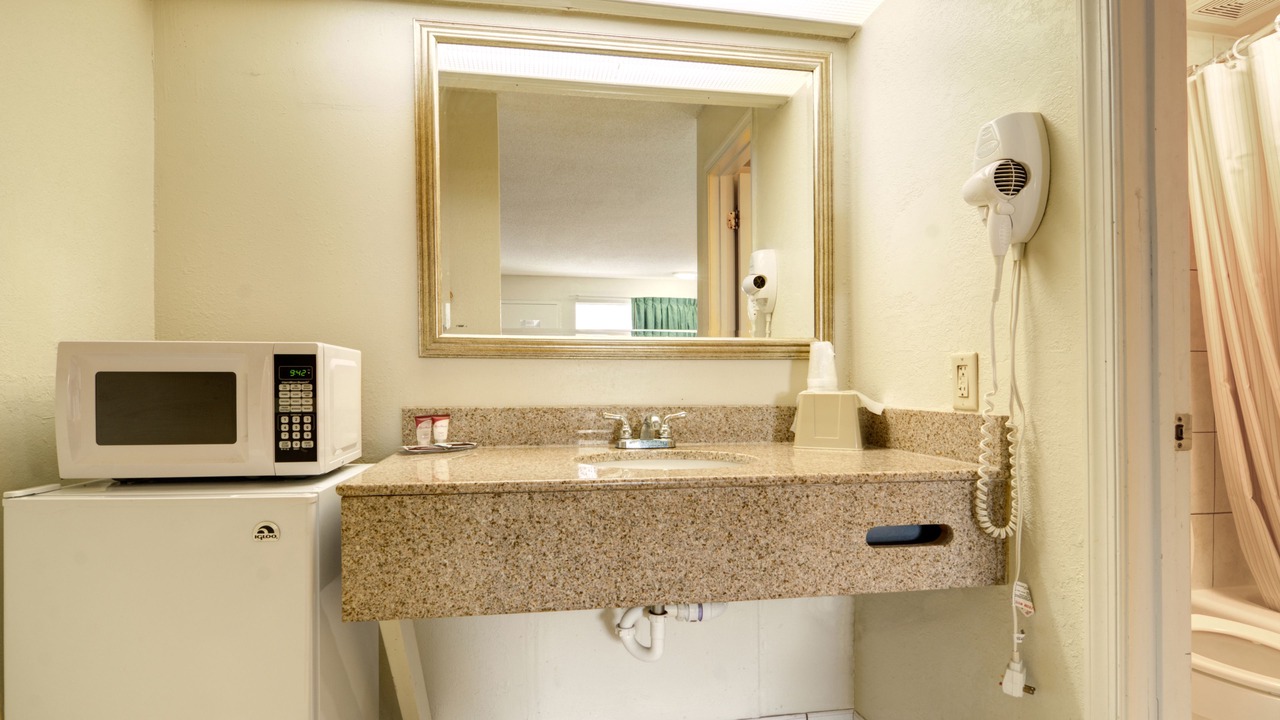 Photo of Bathroom in Central Newport News