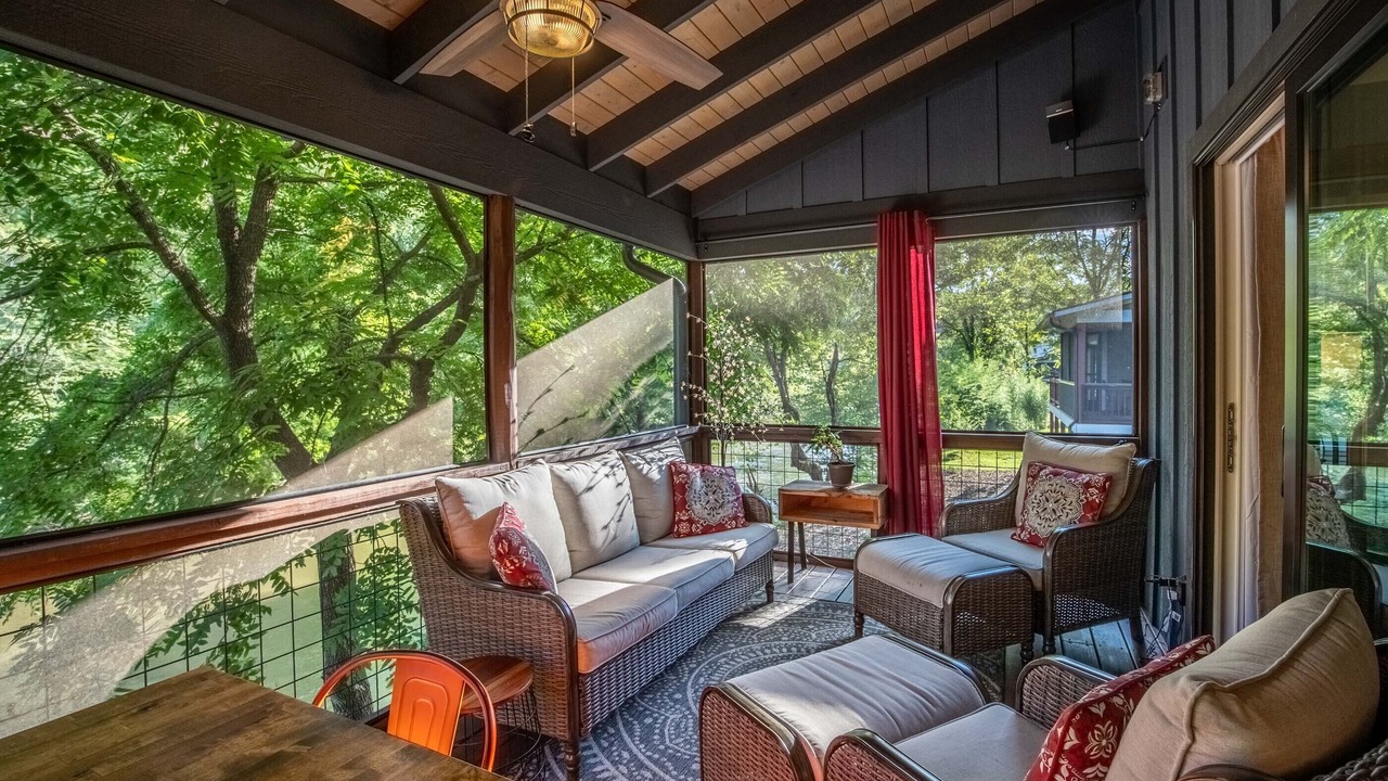 Photo of Livingroom in Cullowhee