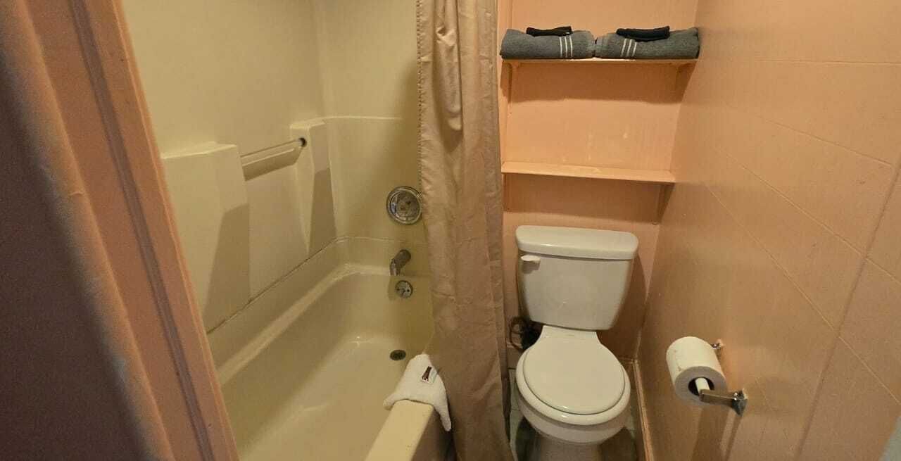 Photo of Bathroom in Redwood