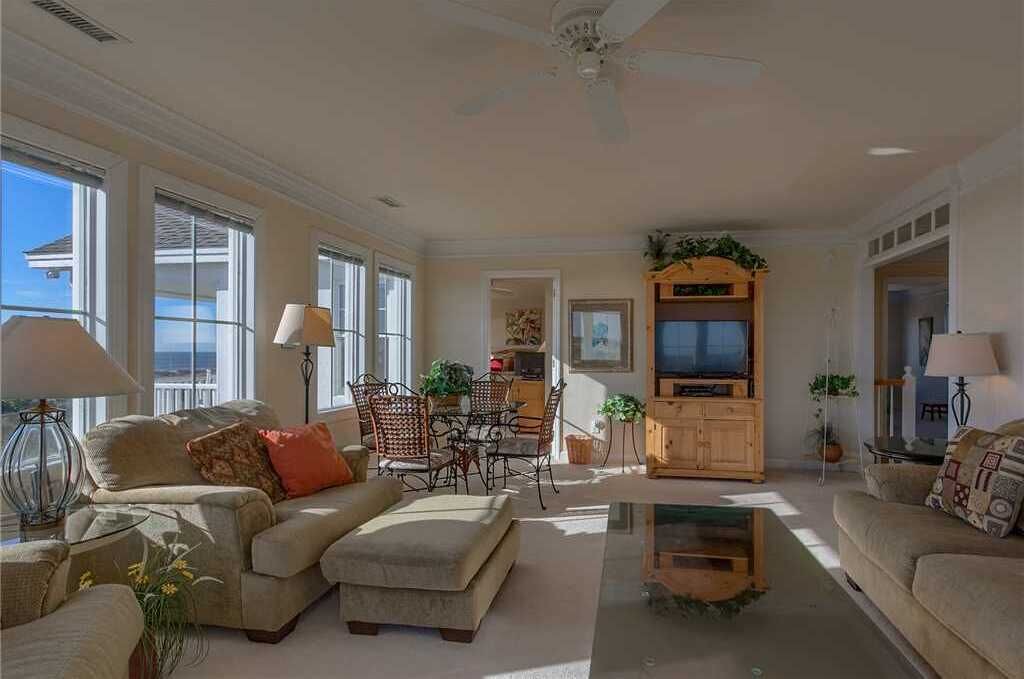 Photo of Livingroom in Holden Beach