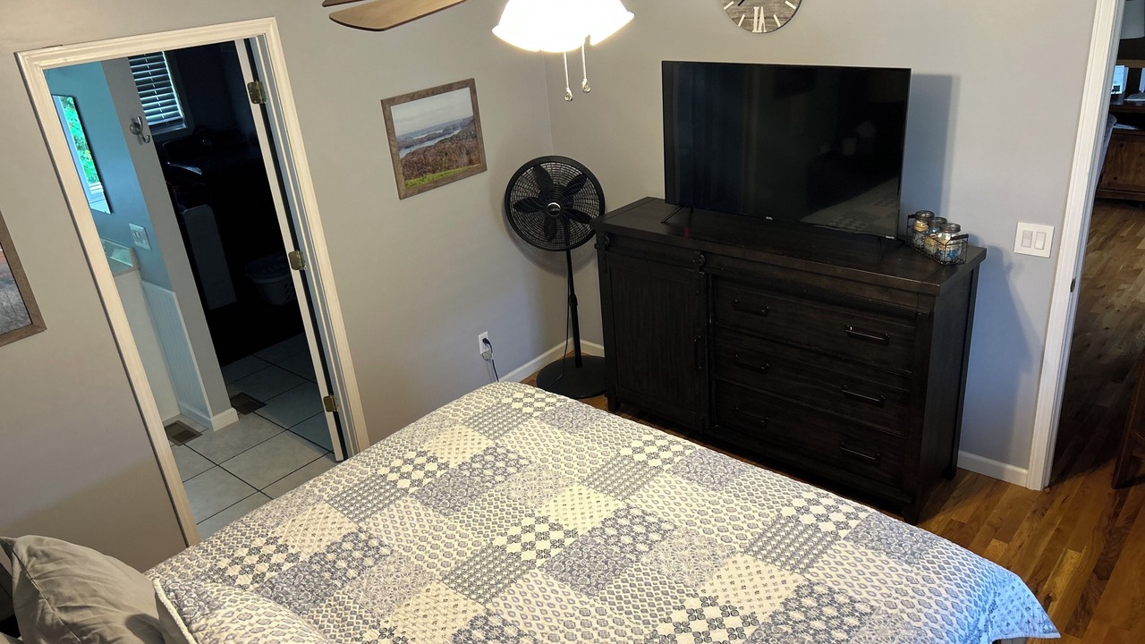 Photo of Bedroom in Byrdstown