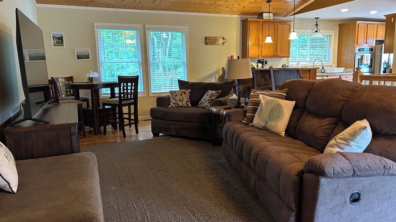 Photo of Livingroom in Byrdstown