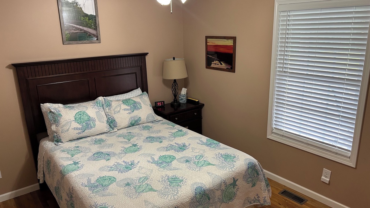 Photo of Bedroom in Byrdstown