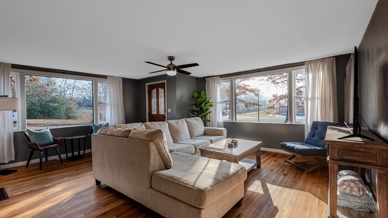 Photo of Livingroom in Mills River