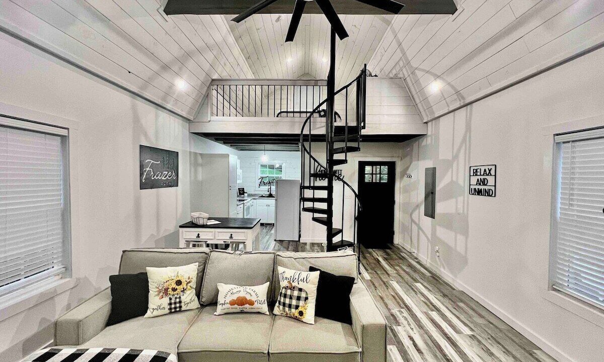 Photo of Livingroom in Monticello