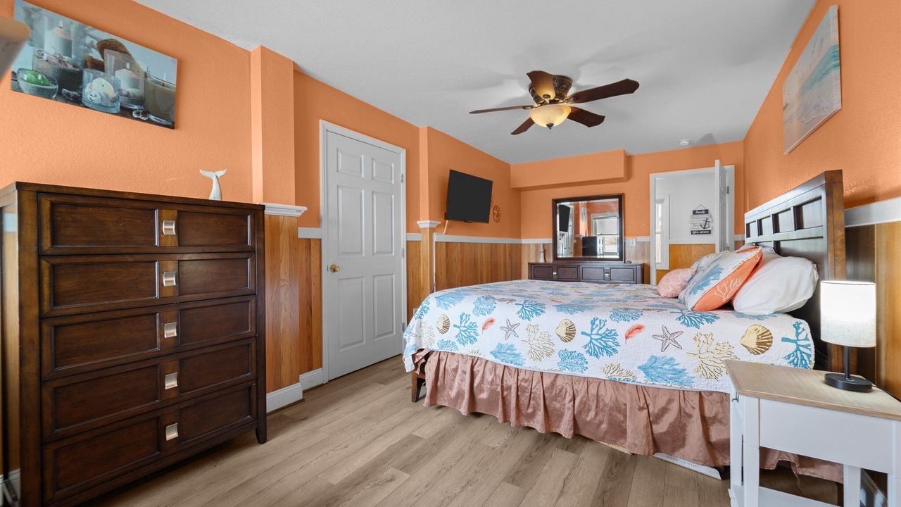 Photo of Bedroom in Waves