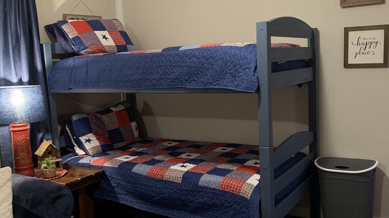 Photo of Bedroom in Byrdstown