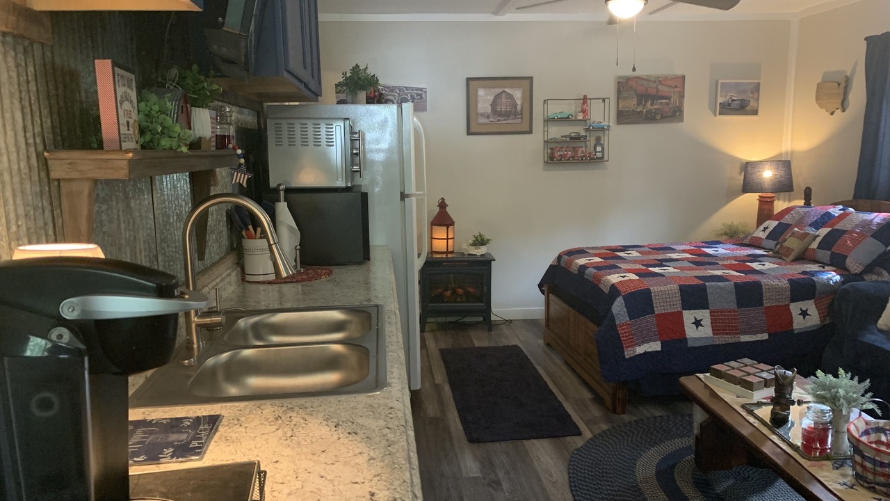 Photo of Bedroom in Byrdstown