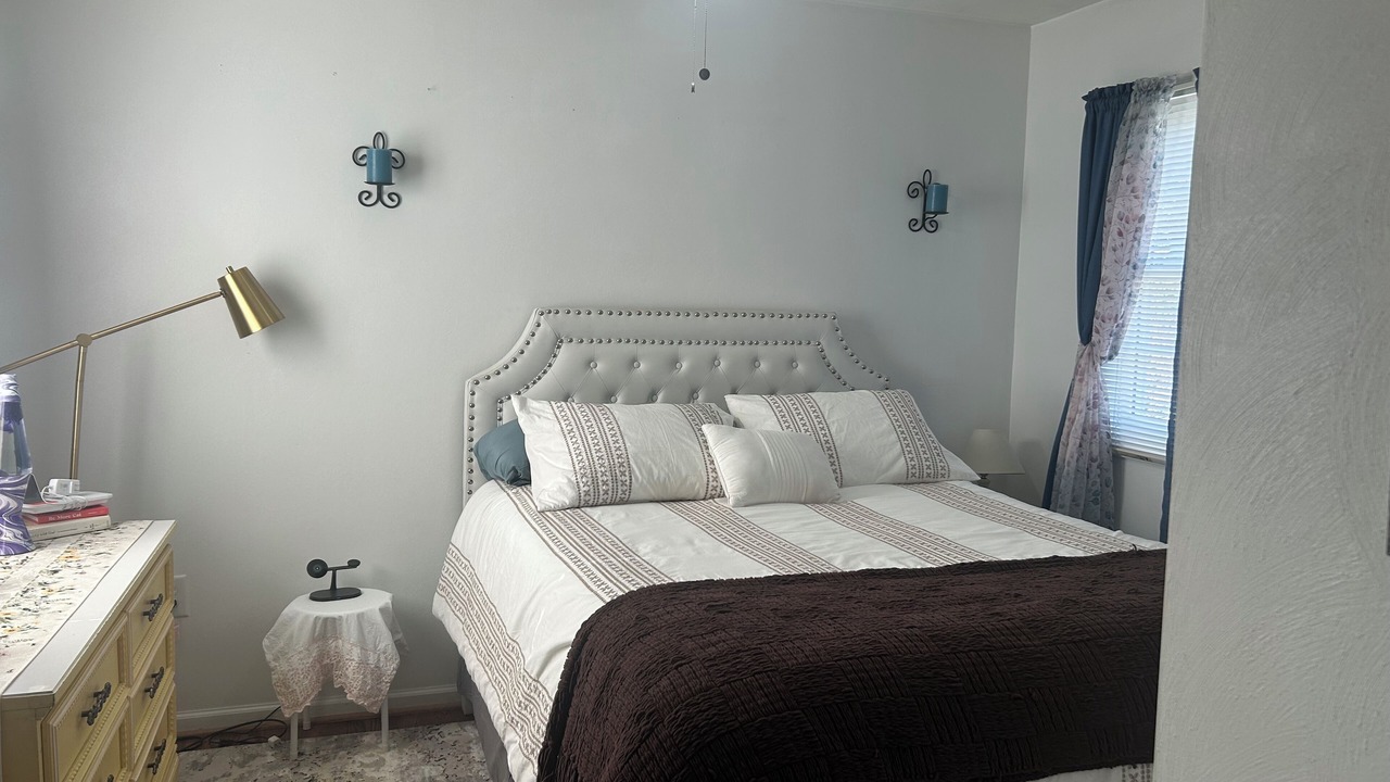 Photo of Bedroom in Burnt Chimney