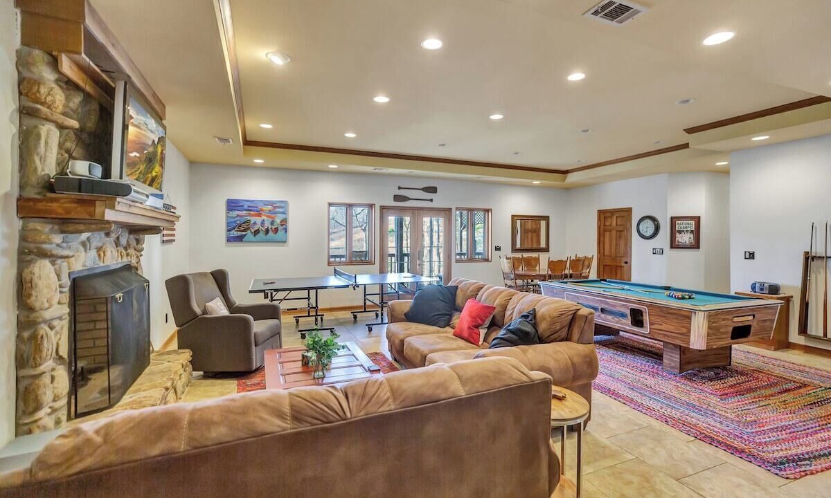 Photo of Livingroom in Six Mile