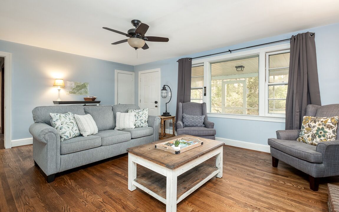 Photo of Livingroom in Cedar Mountain