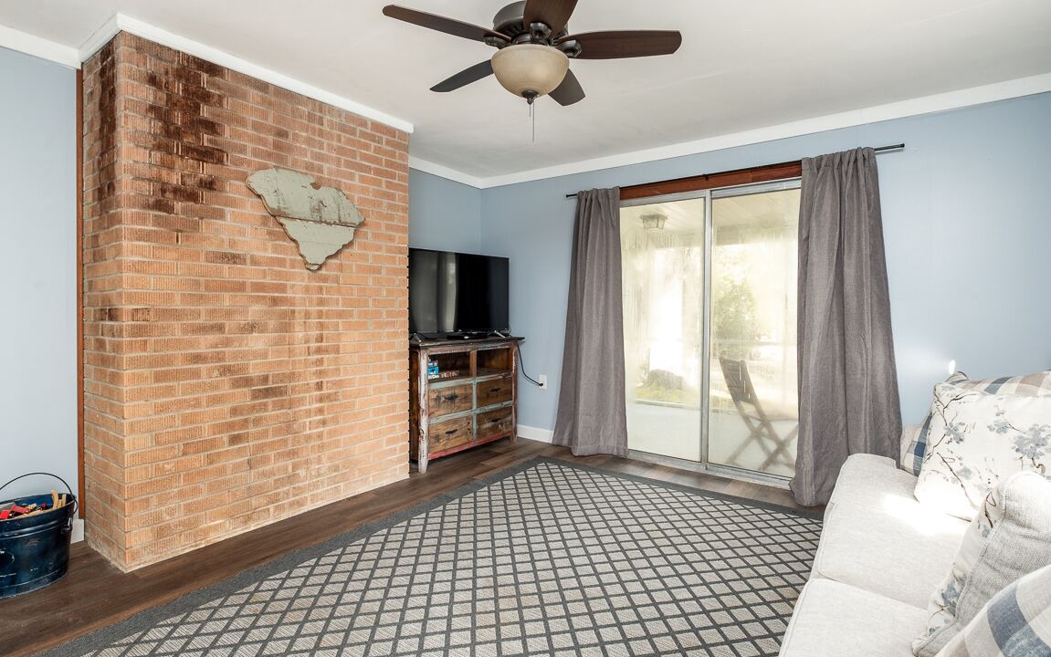 Photo of Livingroom in Cedar Mountain