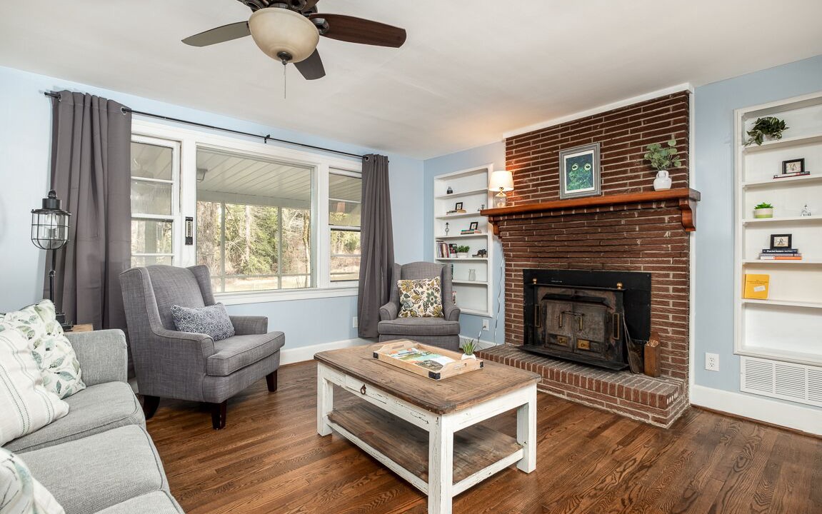 Photo of Livingroom in Cedar Mountain