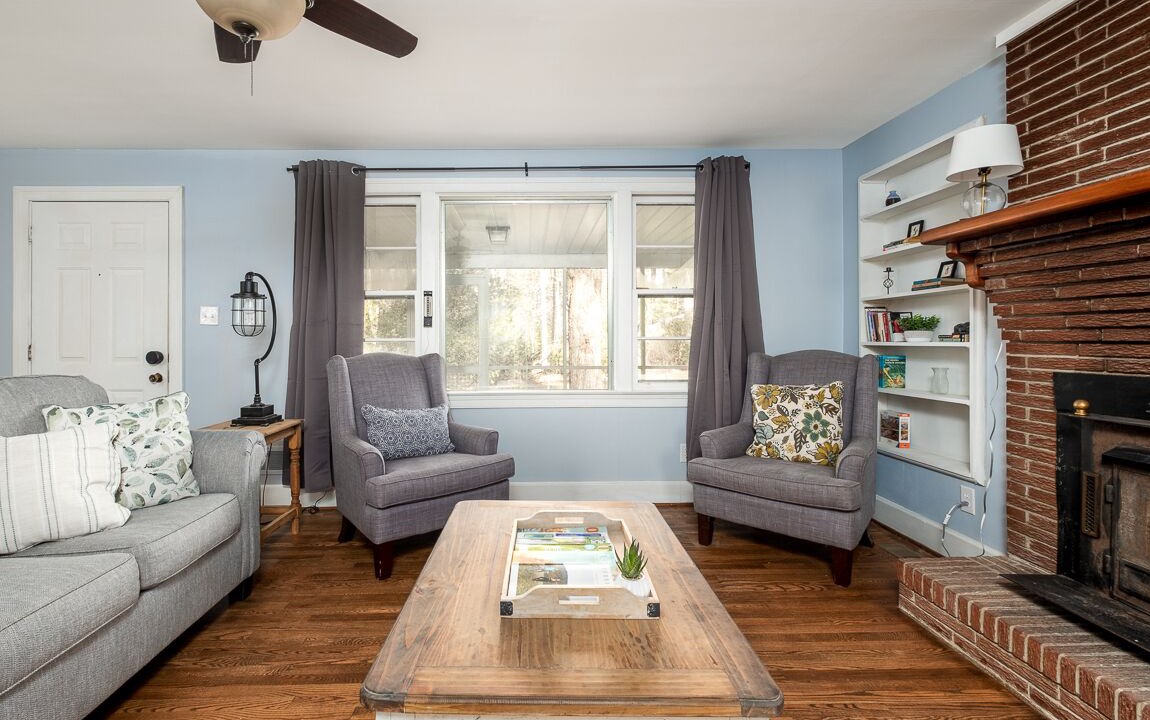 Photo of Livingroom in Cedar Mountain