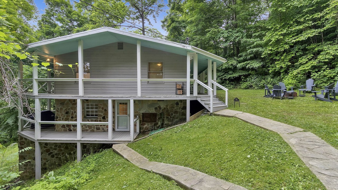 Photo of Patio Balcony in Byrdstown