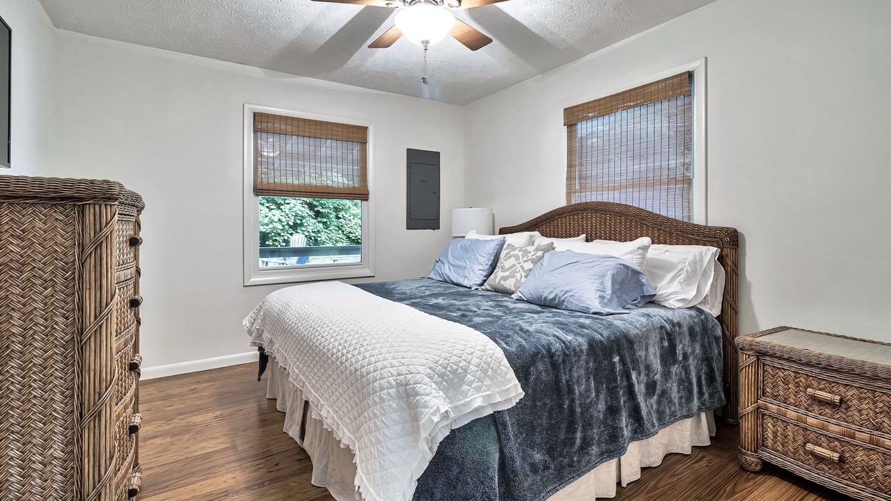 Photo of Bedroom in Byrdstown