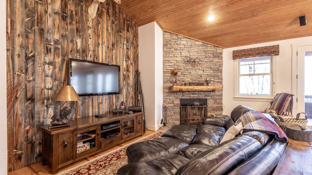 Photo of Livingroom in Bear Lake Reserve