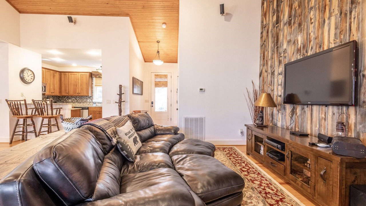 Photo of Livingroom in Bear Lake Reserve