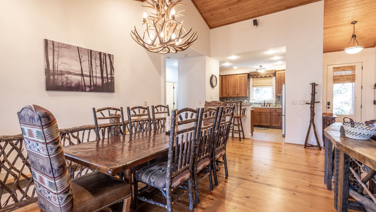 Photo of Livingroom in Bear Lake Reserve