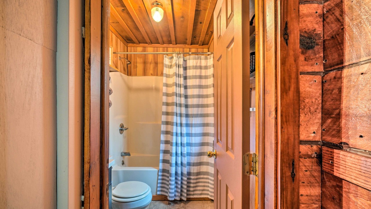 Photo of Bathroom in Byrdstown