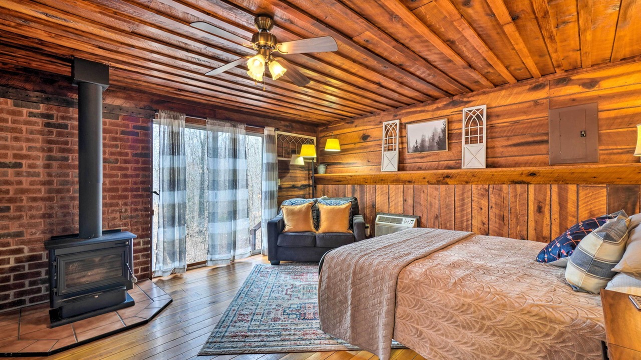 Photo of Bedroom in Byrdstown