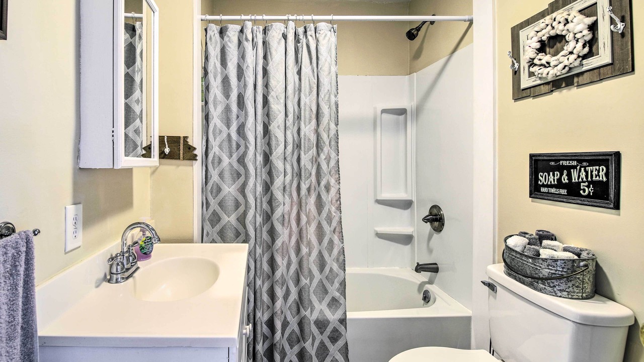 Photo of Bathroom in La Follette