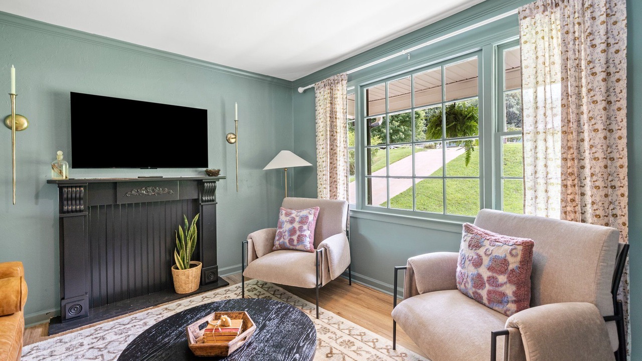 Photo of Livingroom in Travelers Rest