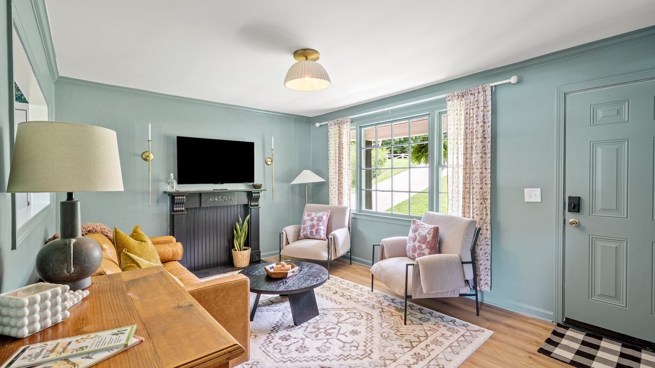 Photo of Livingroom in Travelers Rest