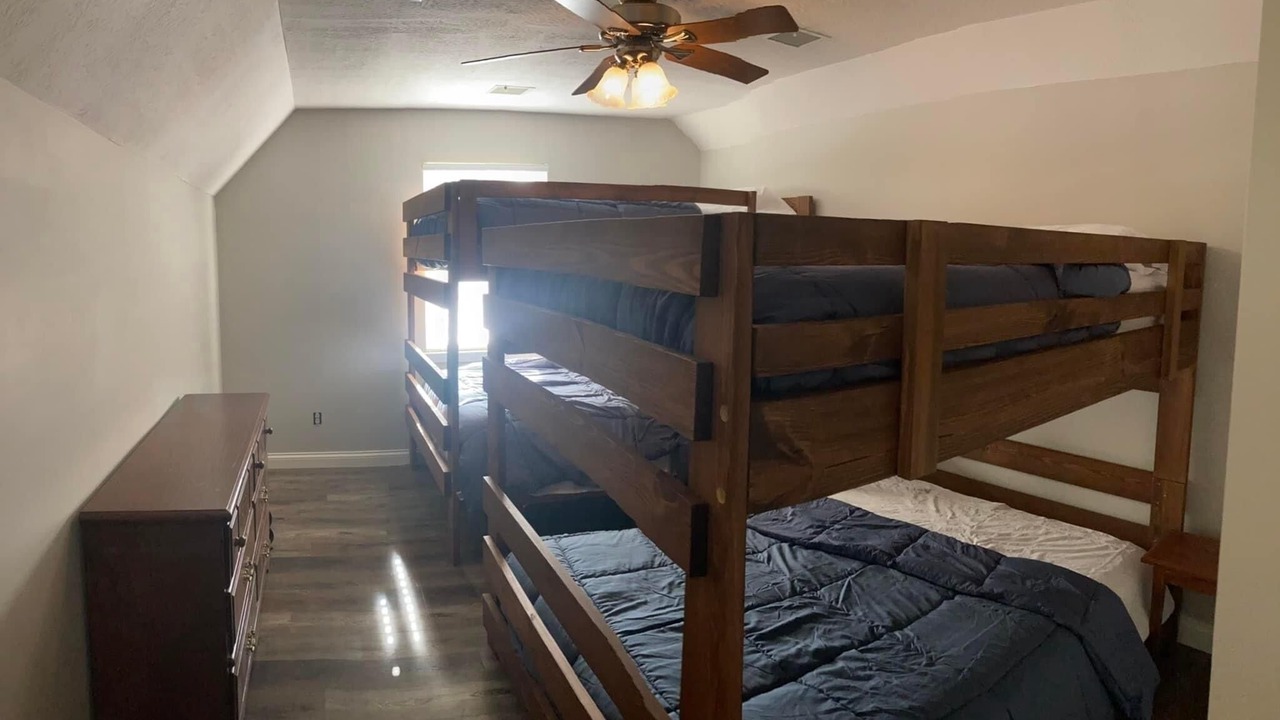 Photo of Bedroom in Byrdstown