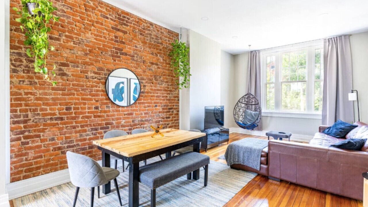 Photo of Livingroom in Court House Hill
