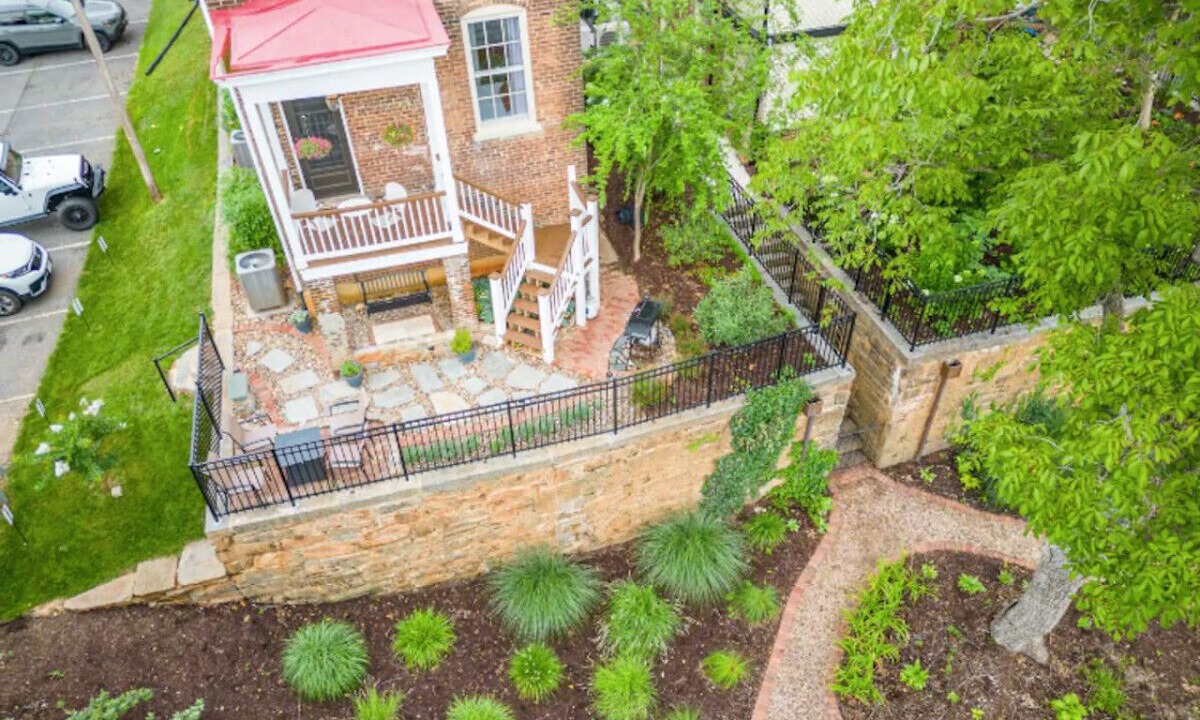 Photo of Outdoor in Court House Hill