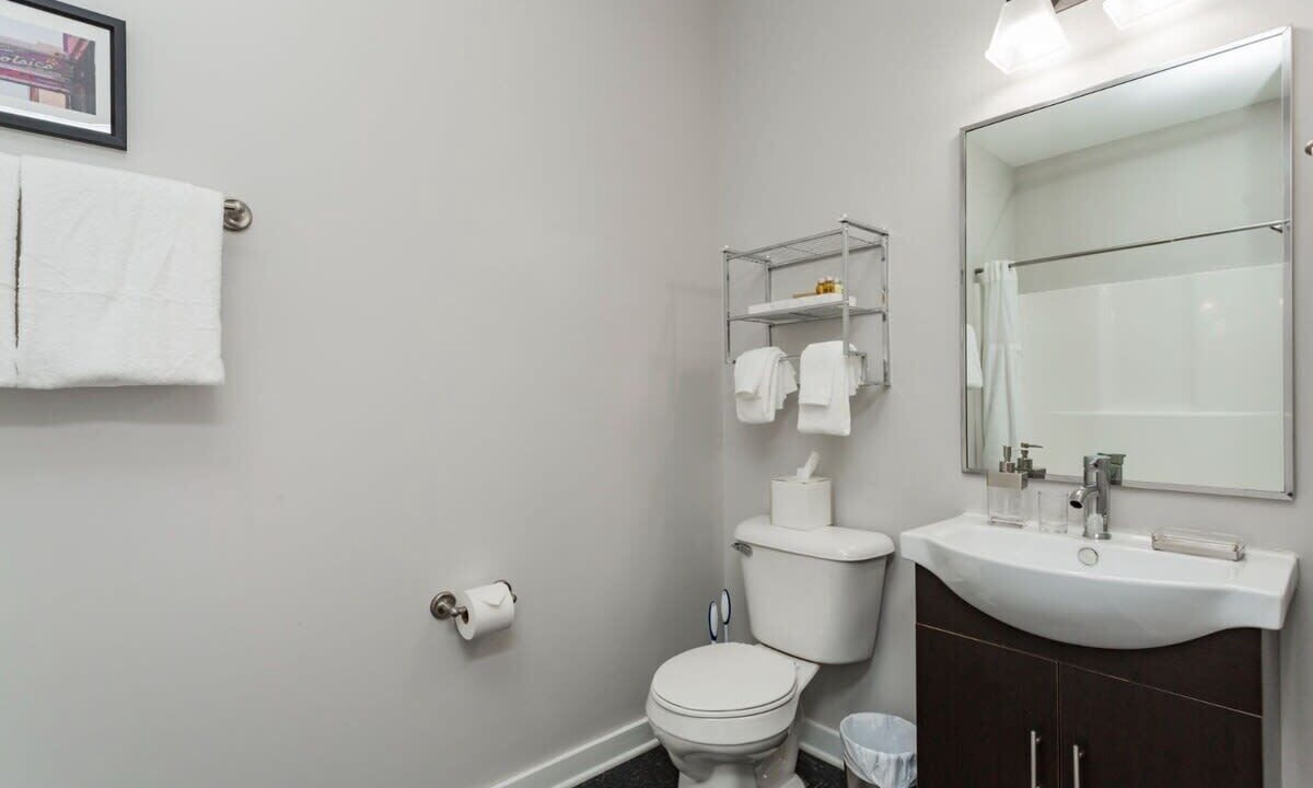 Photo of Bathroom in Music Row
