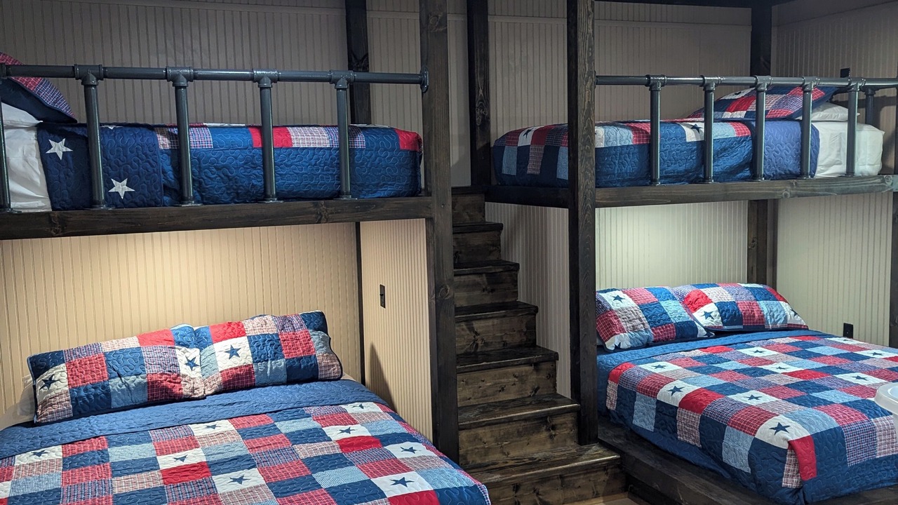 Photo of Bedroom in Byrdstown