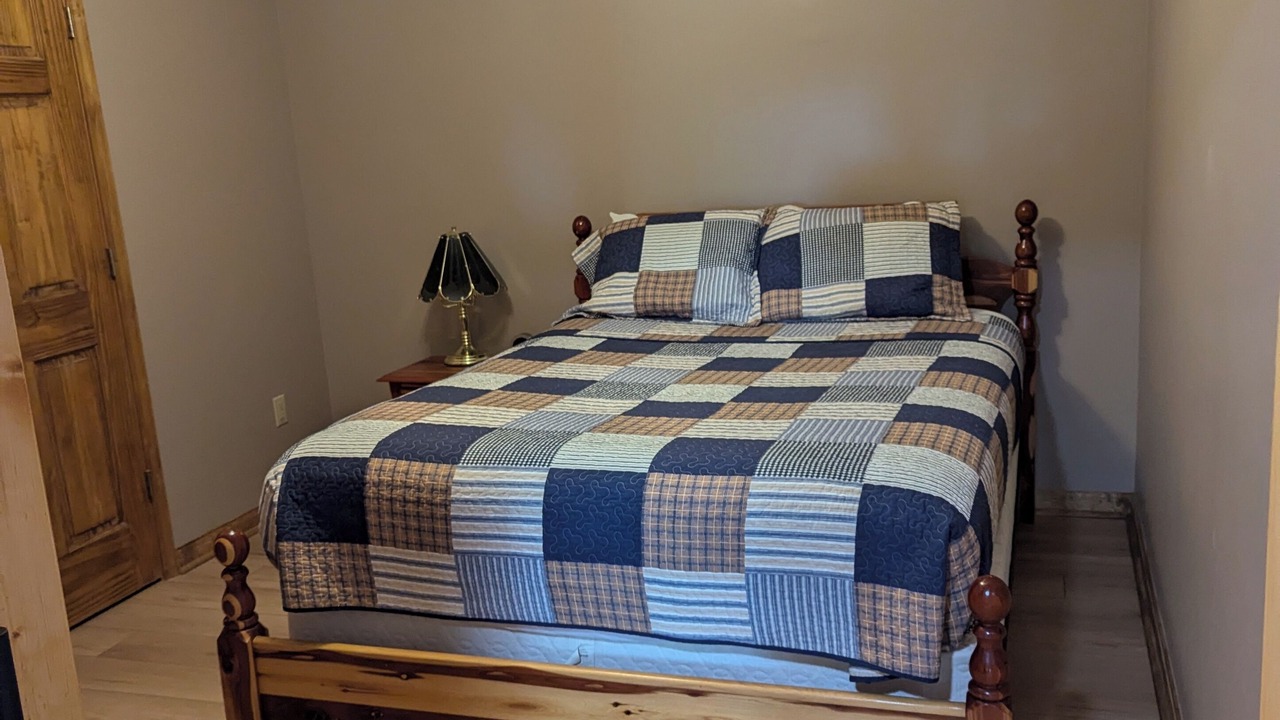 Photo of Bedroom in Byrdstown