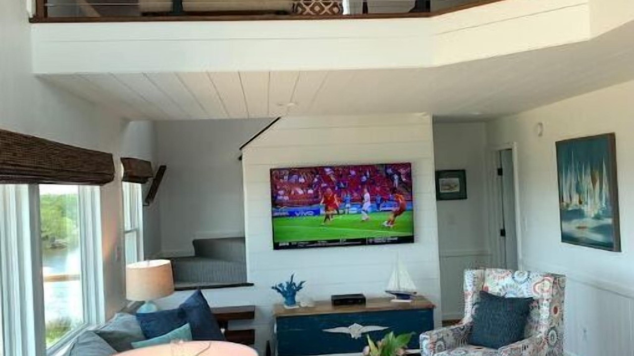 Photo of Livingroom in Avon