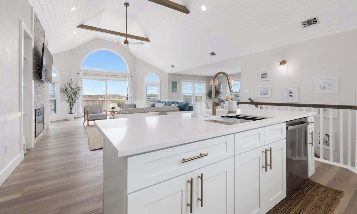 Photo of Kitchen in Waves