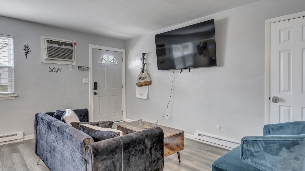 Photo of Livingroom in Bayview