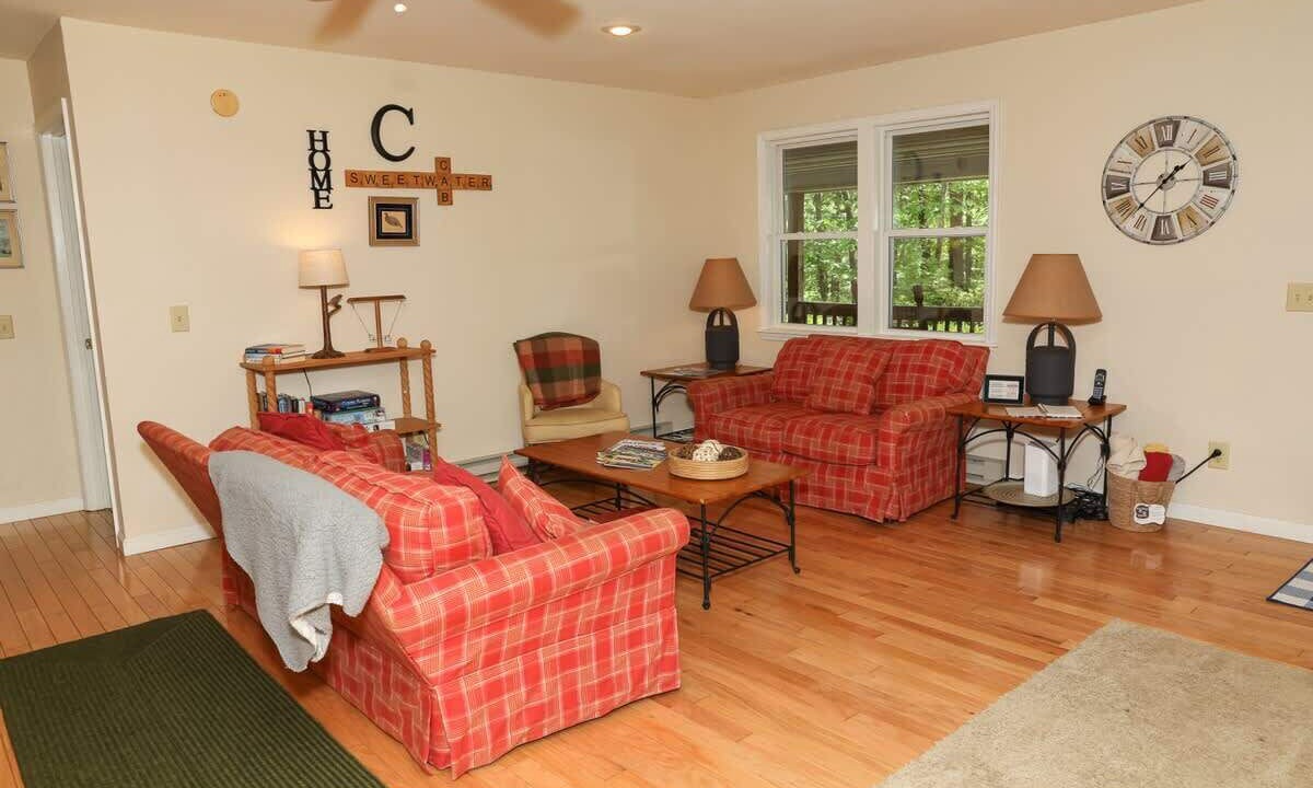 Photo of Livingroom in Burks Fork