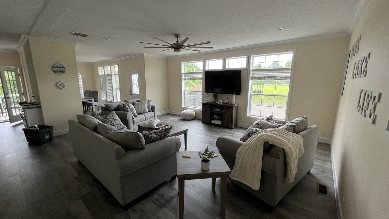 Photo of Livingroom in Byrdstown