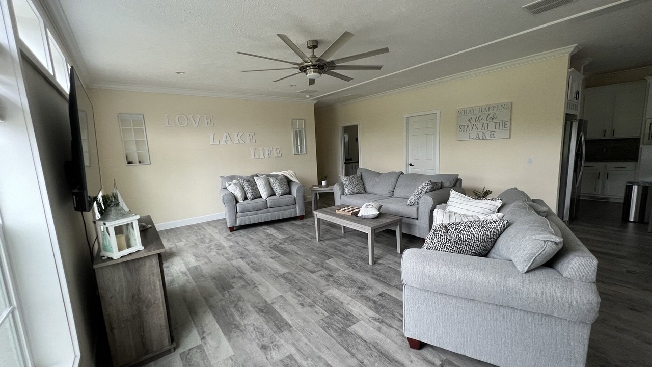 Photo of Livingroom in Byrdstown
