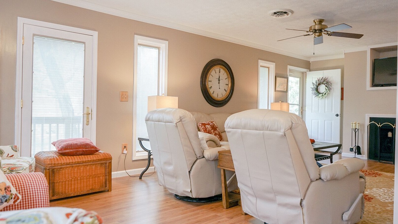 Photo of Livingroom in Bronston