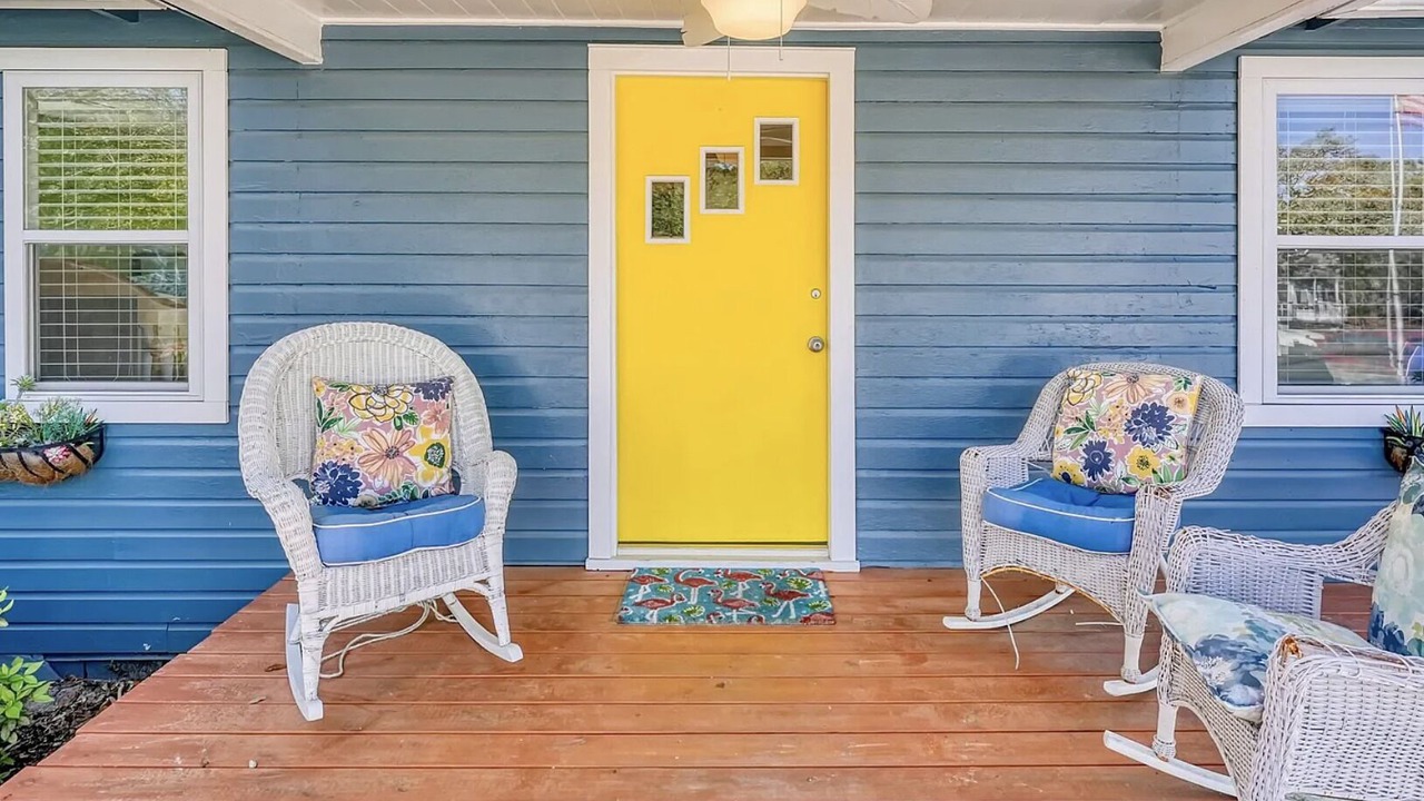 Photo of Patio Balcony in Tranquil Harbour