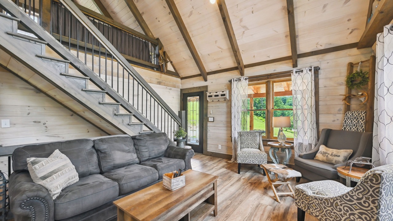 Photo of Livingroom in Burks Fork
